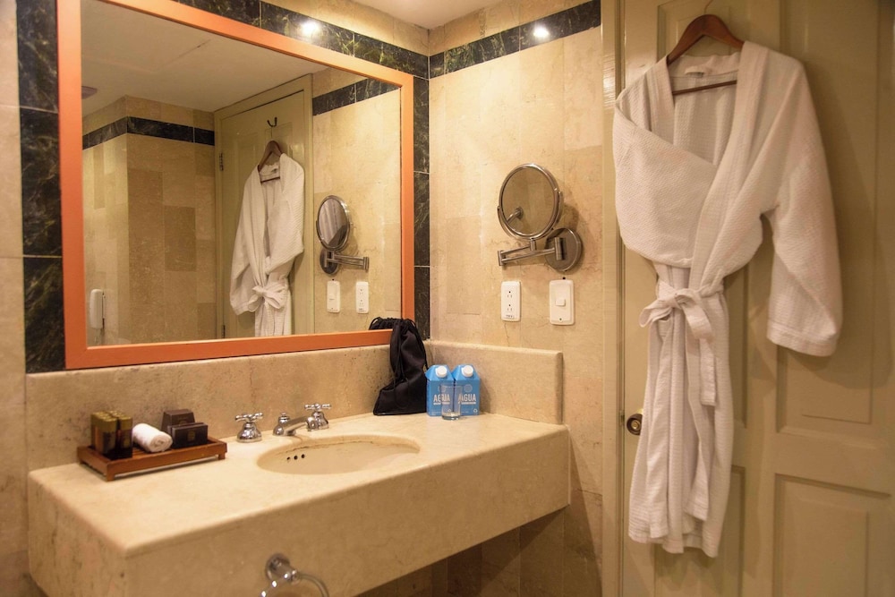 Suite, 1 Bedroom, Non Smoking, Ocean View - Photo 5