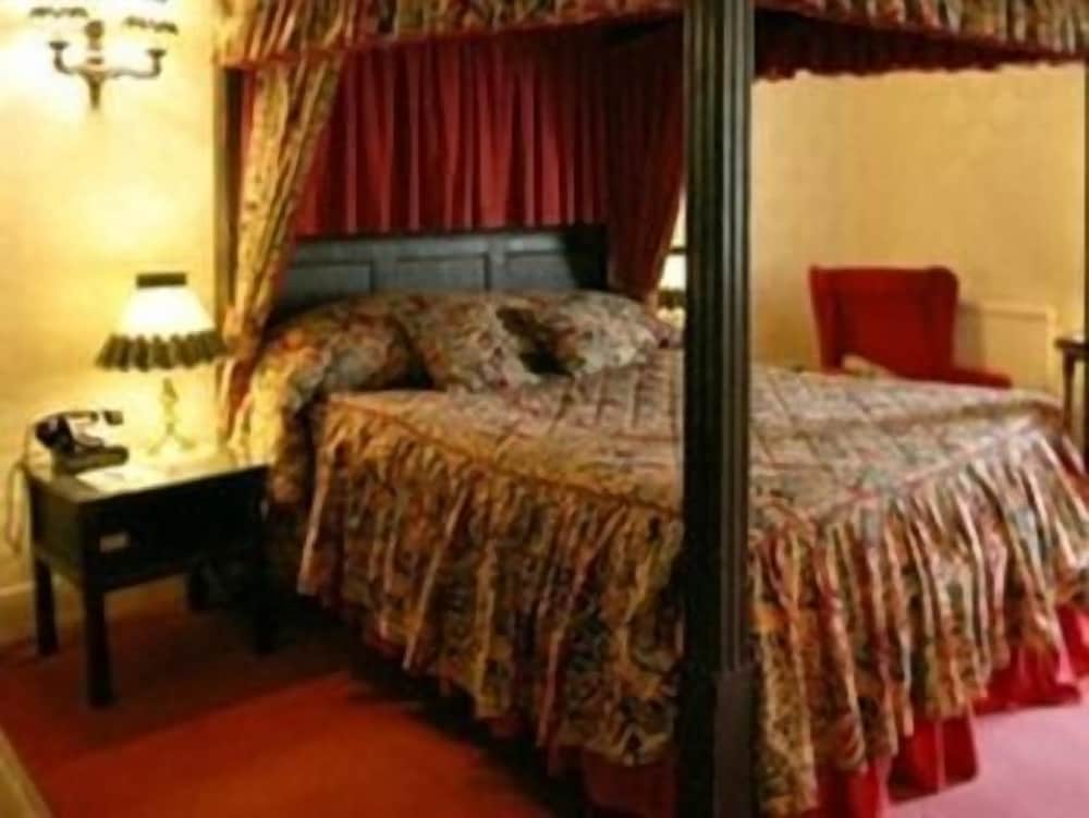 Double Room (Four Poster) - Photo 2