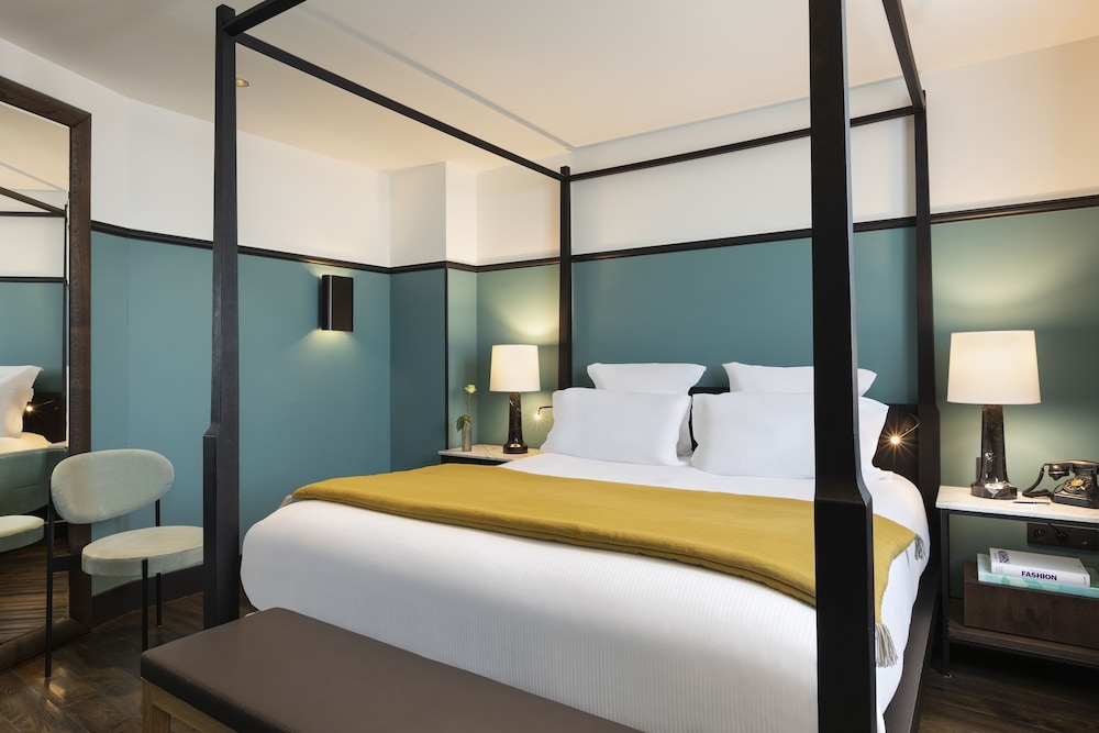 The Chess Hotel bedroom photo