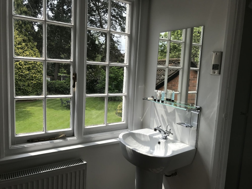 Basic Single Room, Ensuite, Garden View