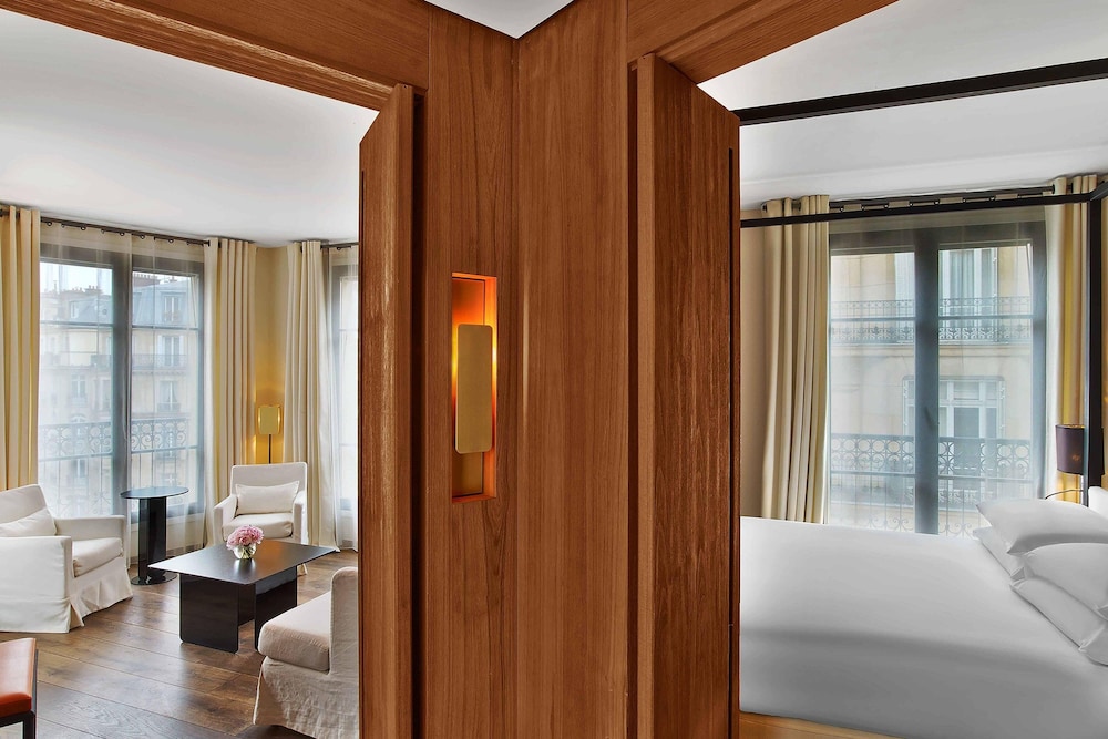 Suite, 1 King Bed, Tower