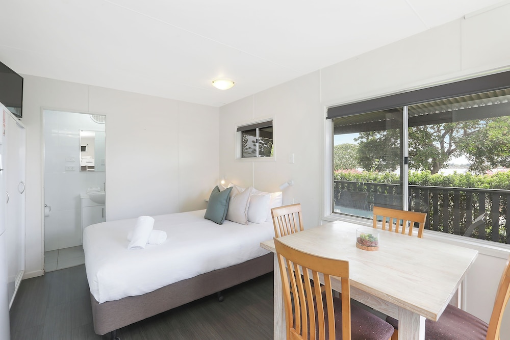Standard Cabin - Sleeps 4 - Dog Friendly photo 2