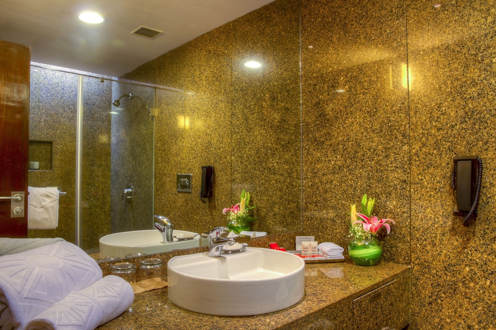 Executive Room, 2 Twin Beds, Balcony - Photo 2