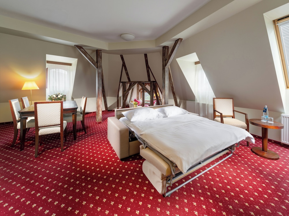 Suite, 2 Twin Beds, Non Smoking - Photo 3