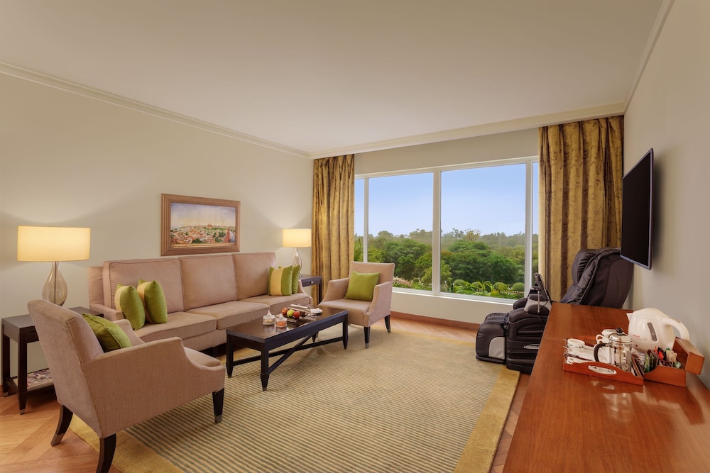 Deluxe Suite/Tower Suite photo 1