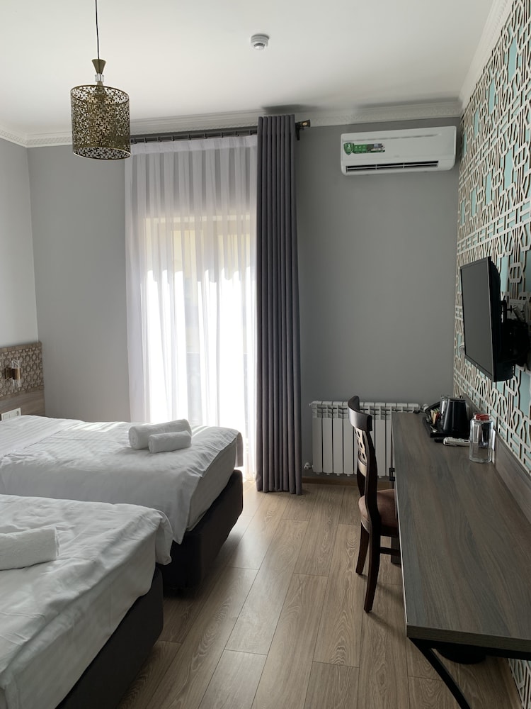 Standard Twin Room - Photo 9
