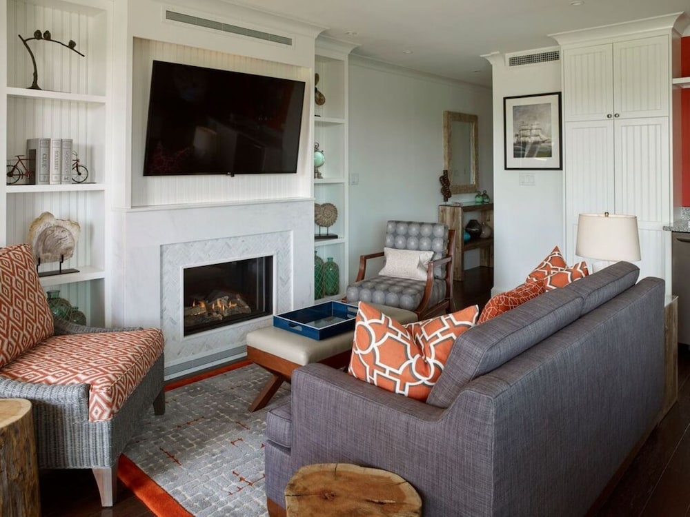 Cove Suite