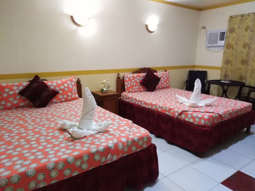 Quadruple Room, 2 Queen Beds photo 2
