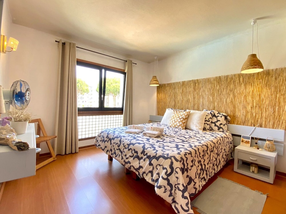 Apartment, 2 Bedrooms, Pool Access photo 3