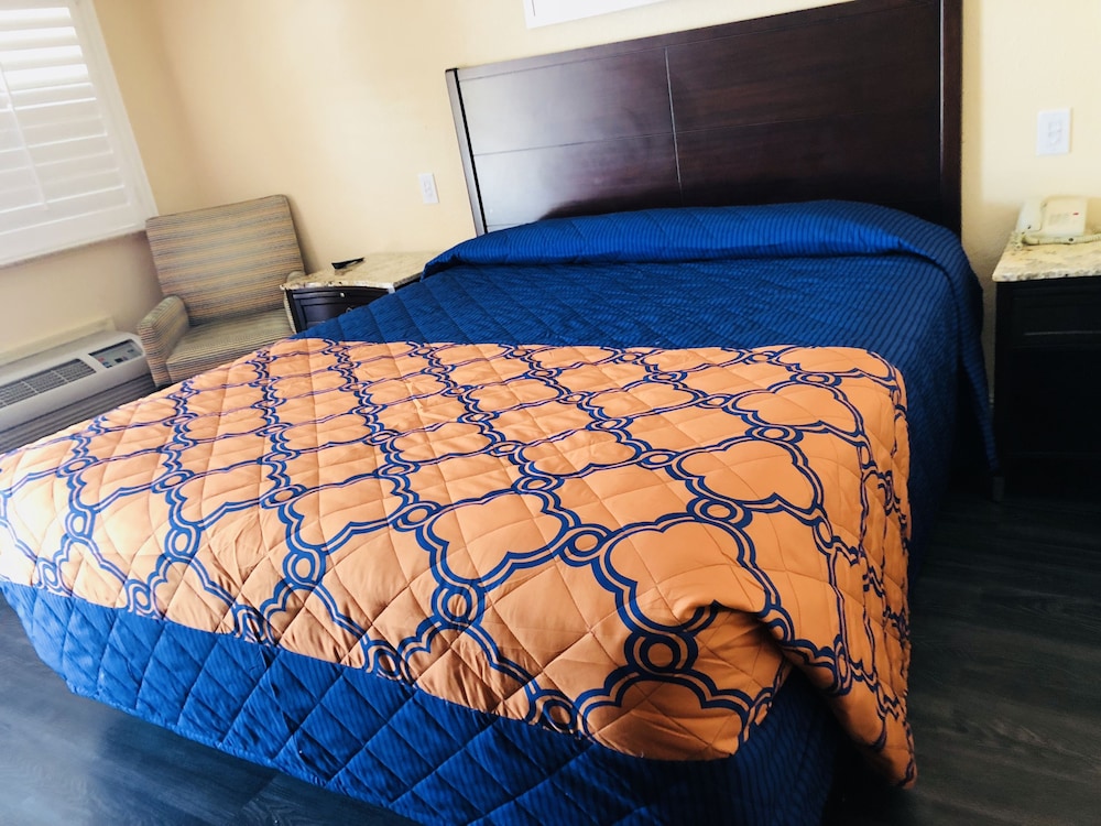 Standard Room, 1 Queen Bed