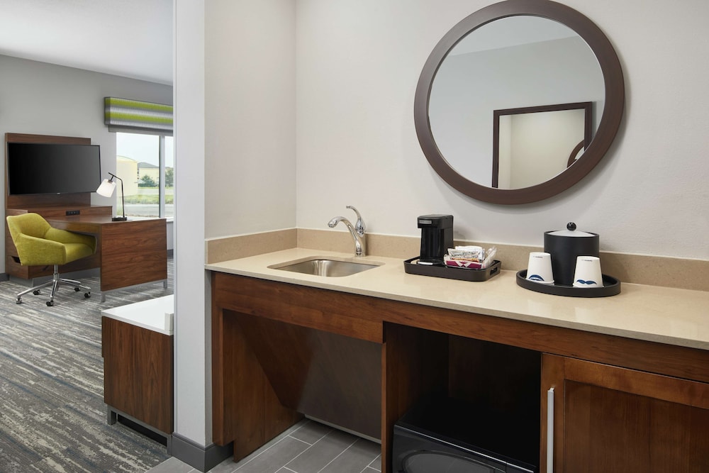 Signature Studio Suite, 1 King Bed, Accessible, Non Smoking (Roll-In Shower) - Photo 2