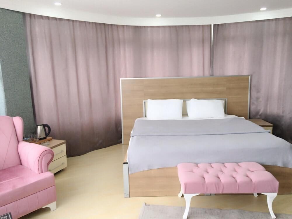 Deluxe Room, Jetted Tub