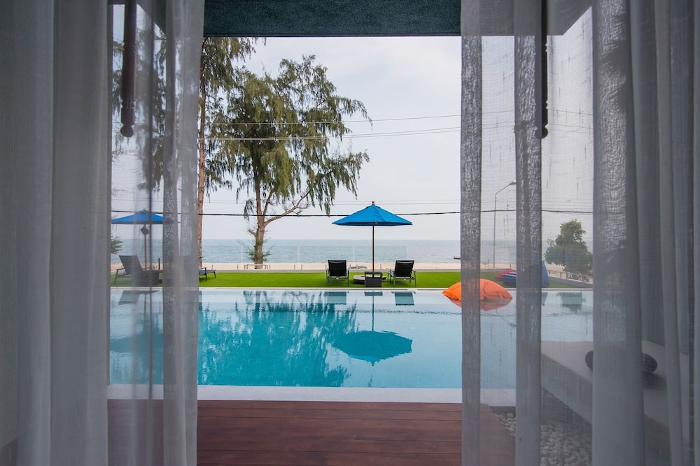 Pool Access Sea View - Photo 4