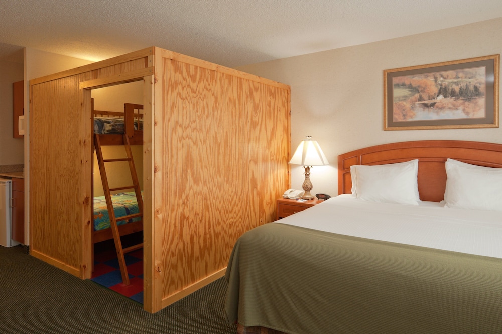 Suite, 1 King Bed - Photo 6