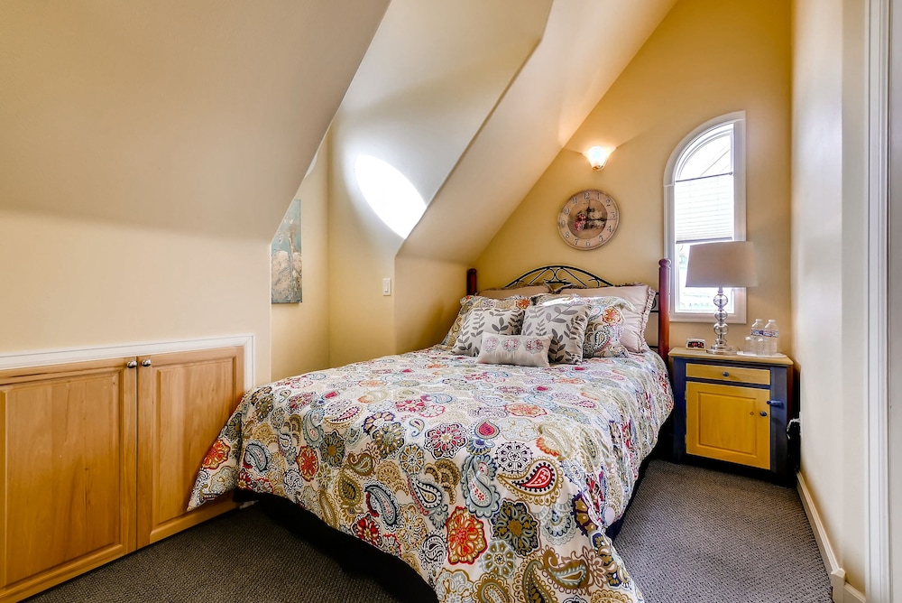 High Noon Suite (1 Queen Bed) photo 2