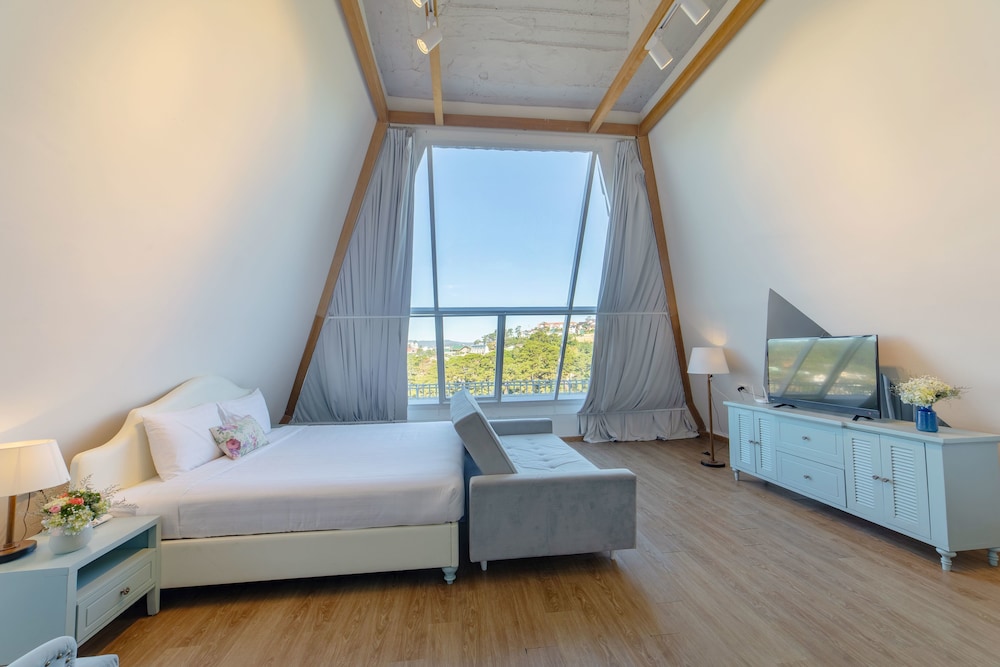 Suite, 1 King Bed photo 1
