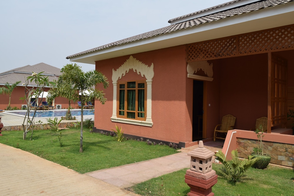 Deluxe Bungalow (Double OR Twin) photo 2