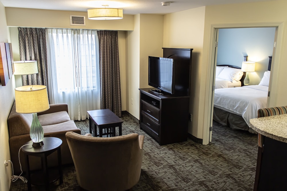 Studio Suite, 1 Queen Bed, Accessible, Kitchen (Communications) - Photo 3