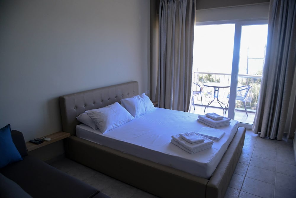 Studio, Sea View
