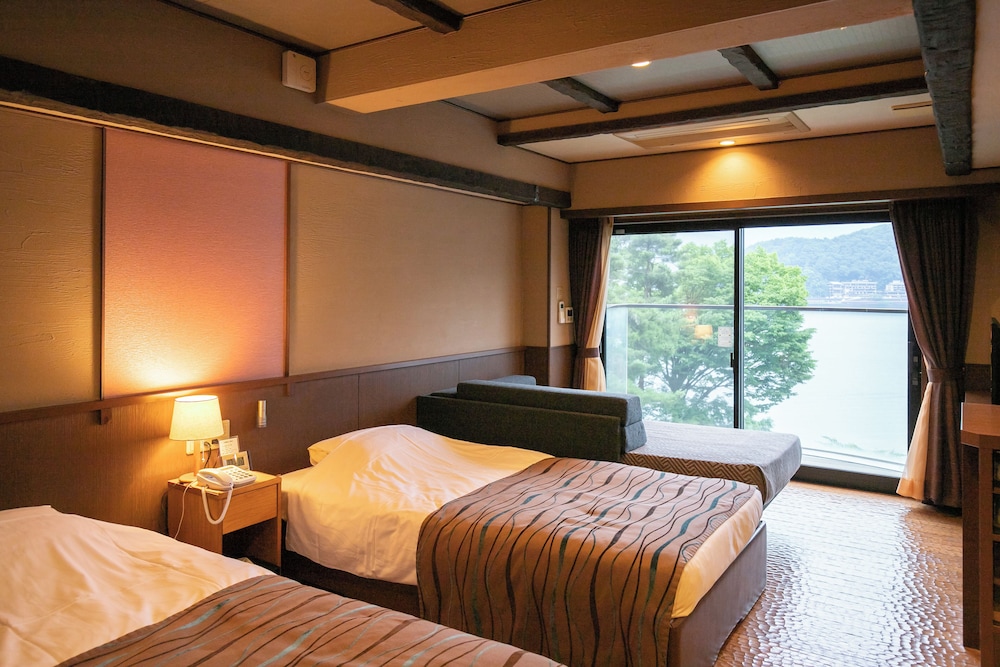 [East building] East Japanese Western Open Air Bath Lake View Comfort - Photo 3