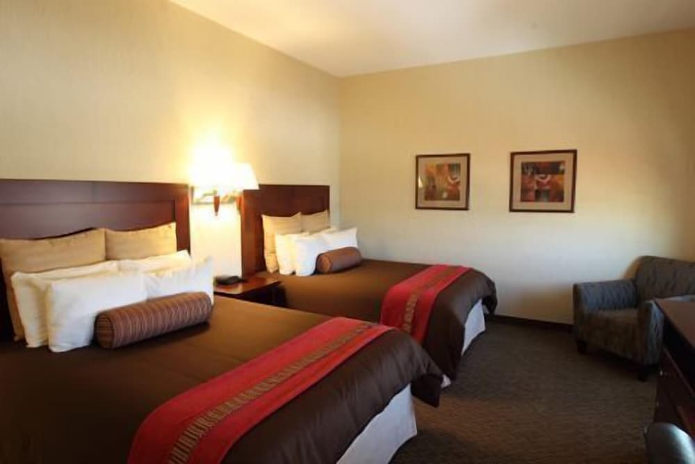 Standard Room, 2 Queen Beds photo 3