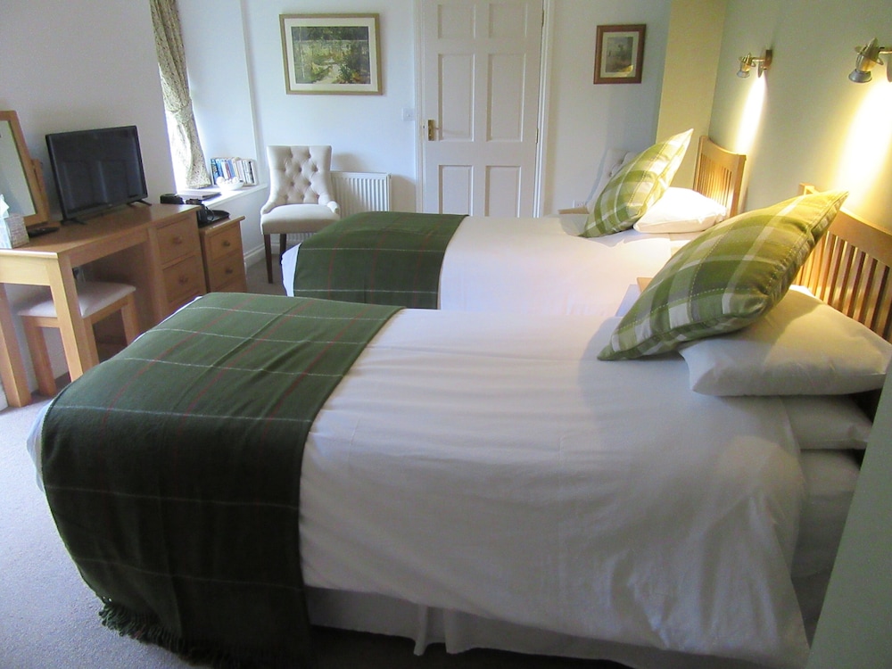 Classic Twin Room, Ensuite photo 3