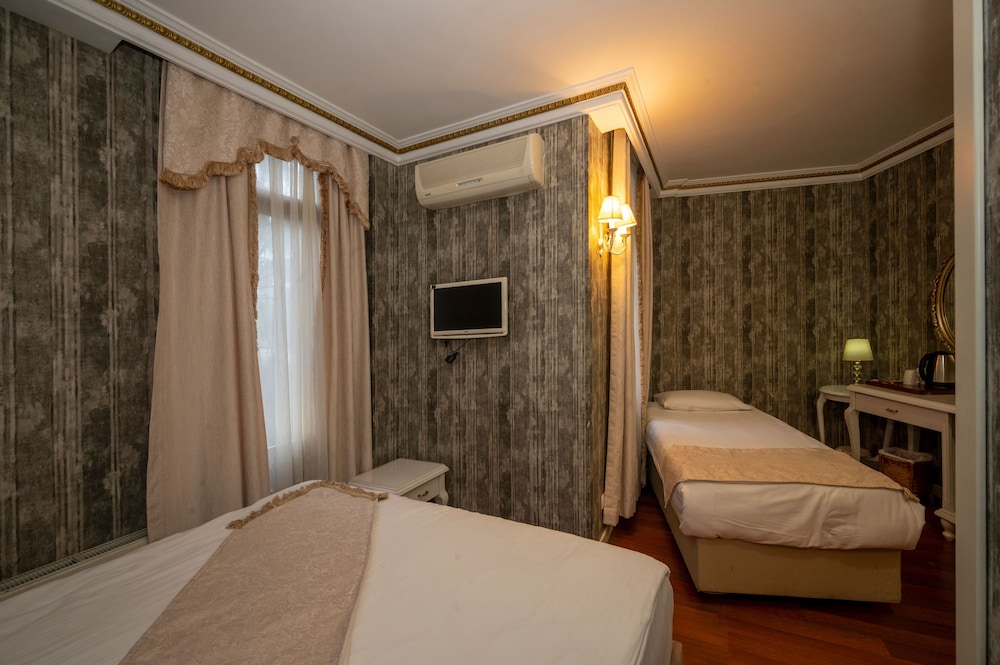 Superior Triple Room photo 3