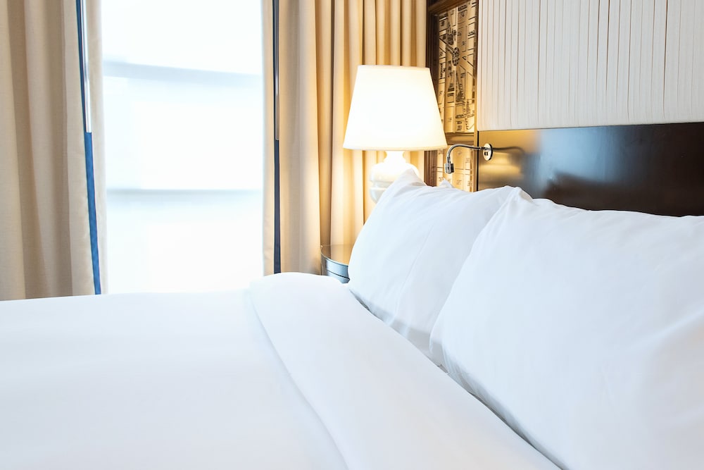 Alexander Executive Suite - Photo 2