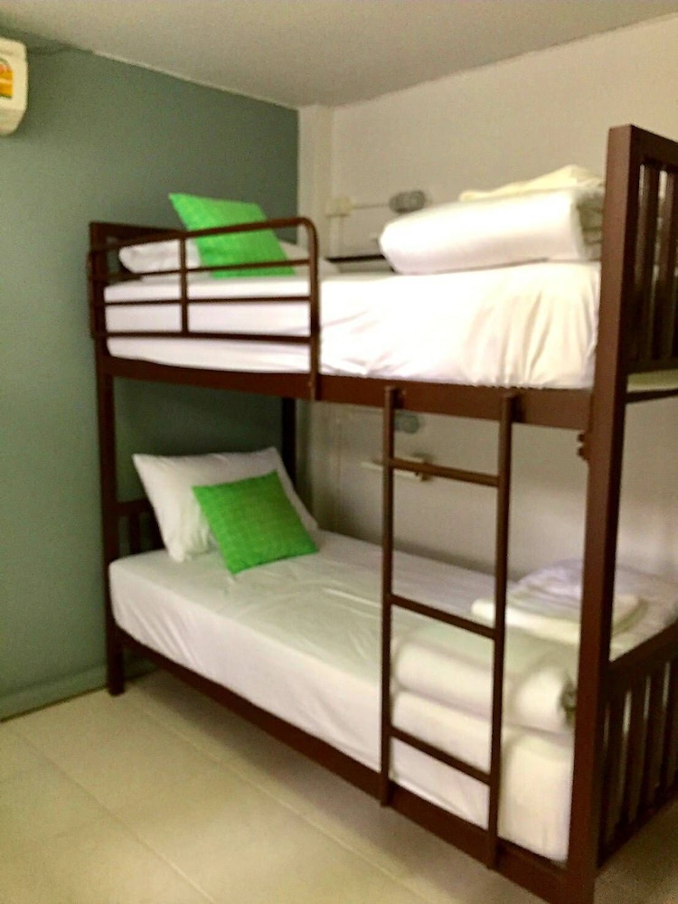 6-bed male dormitory photo 1