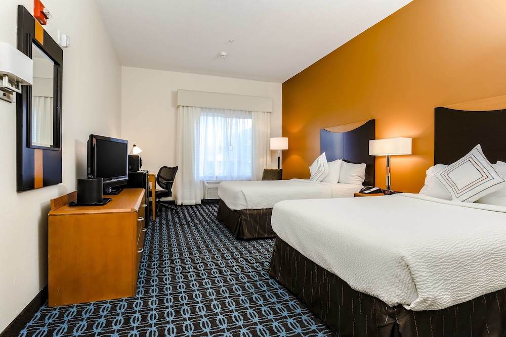 Room, 2 Double Beds - Photo 3