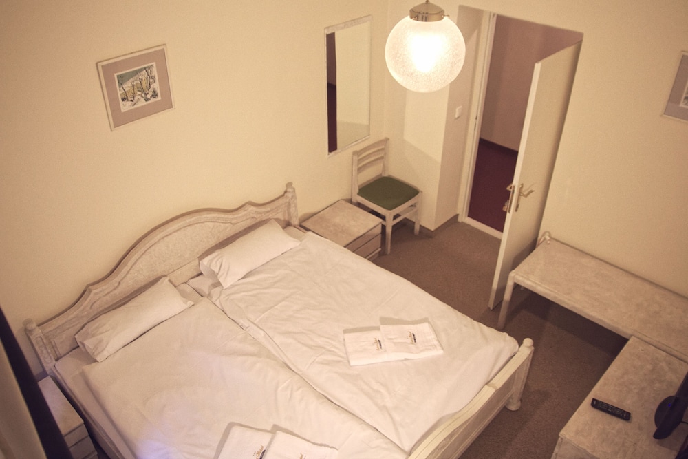 Economy Double Room photo 1