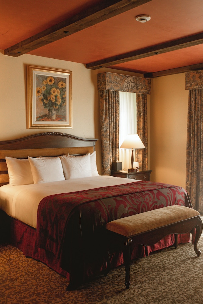 Standard Room, 1 King Bed, Garden View (Main Inn King Room)