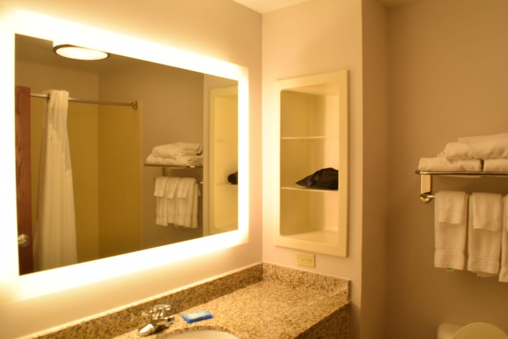 Standard Room, 1 King Bed - Photo 4