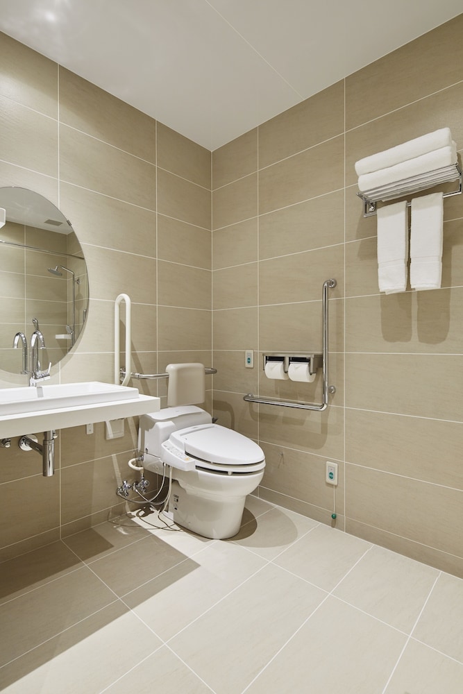 Accessible Semi Double Room, Non Smoking thumbnail 6