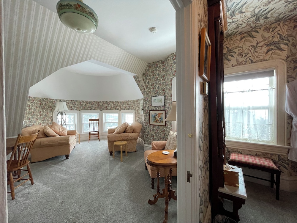 Suite, 2 Bedrooms, Lake View photo 2