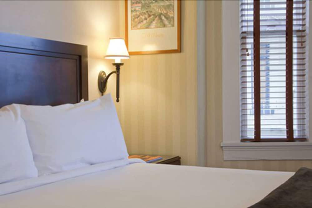 Executive Room, 1 Queen Bed - Photo 3