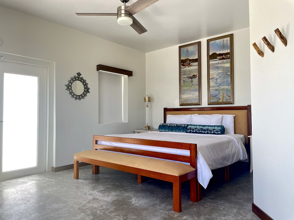 Oceanfront Junior Suite - 1 King Bed photo 1