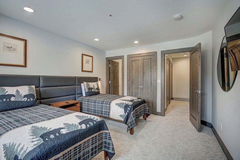 Premier Townhome, 3 Bedrooms photo 2