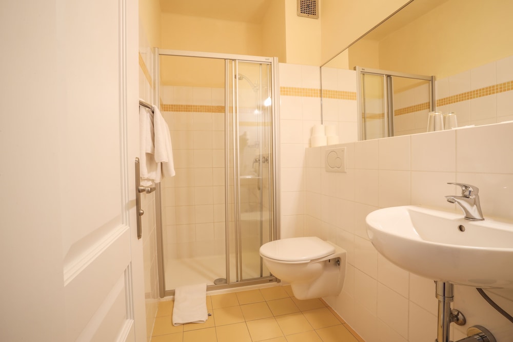 Comfort Quadruple Room, 2 Bedrooms, City View photo 3