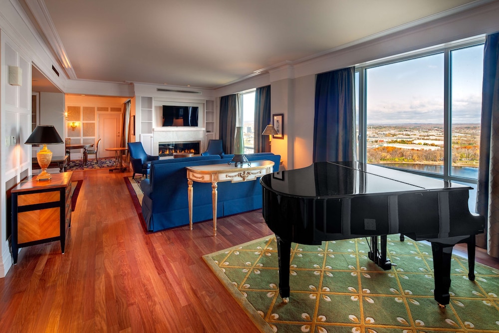 Suite - Photo 2