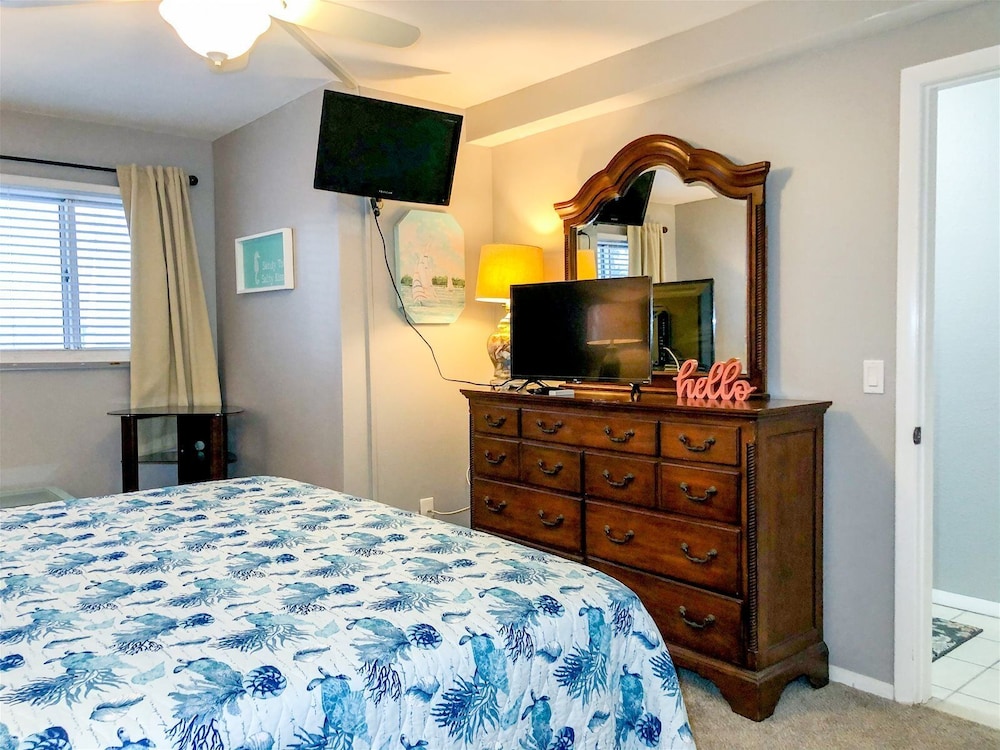 Condo, 1 King Bed with Sofa bed (The Summit 228)