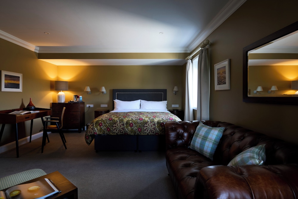 Junior Suite, 1 King Bed, Private Bathroom photo 2