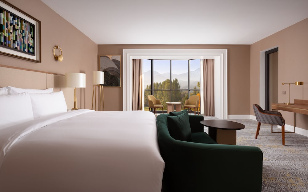 Junior Suite, 1 King Bed, Mountain View (Panoramic) - Photo 2