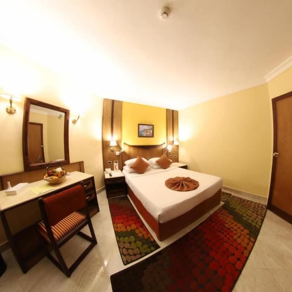 Deluxe Single Room, 1 Bedroom, Smoking, Canal View