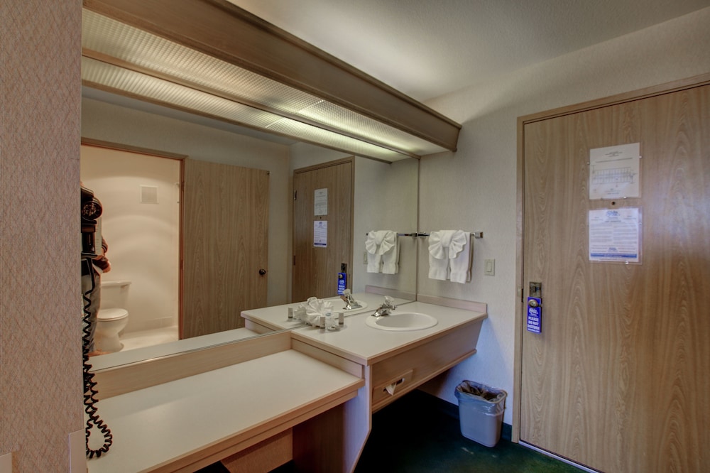 Superior Room, 2 Queen Beds - Photo 9