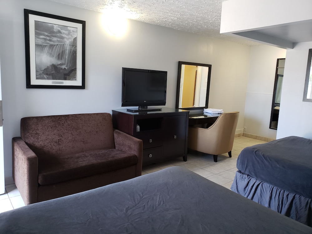 Standard Room, 2 Queen Beds - Photo 3