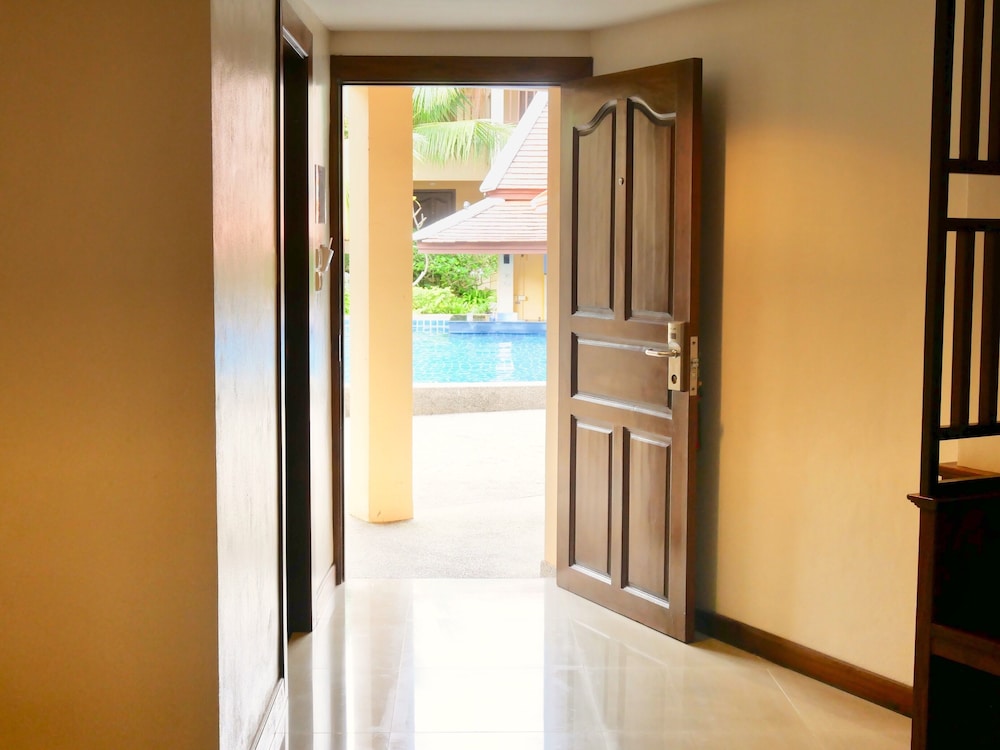 Triple Beds, Poolside - Photo 4