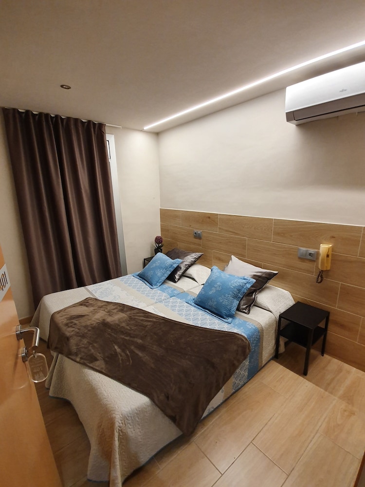 Twin Room, Private Bathroom photo 2
