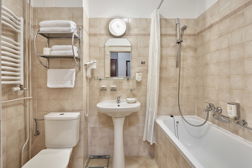 Deluxe Double Room, Balcony, City View - Photo 10
