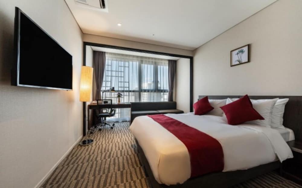 Standard Room, 1 Double Bed, Non Smoking - Photo 6